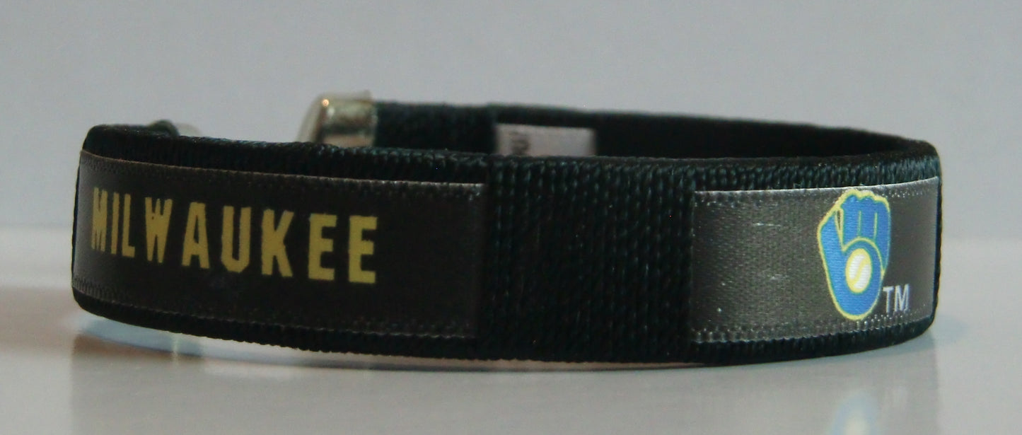 Milwaukee Brewers Fan Band Bracelet MLB Licensed Baseball