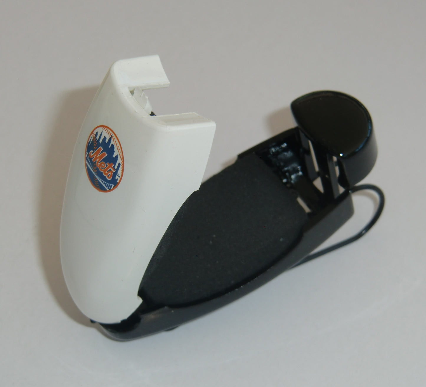 New York Mets Sunglasses Visor Clip Holds Glasses (MLB Baseball)